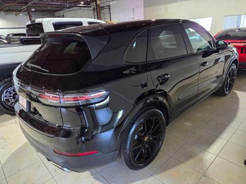 Black 2021 Porsche Cayenne Cayenne