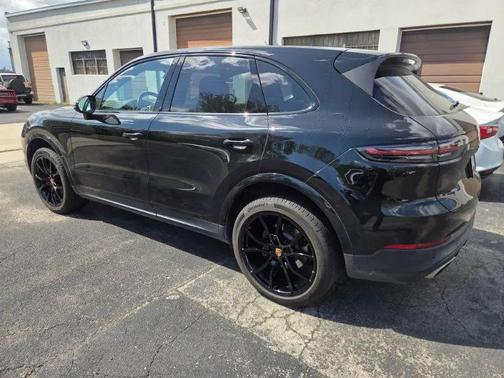 Black 2021 Porsche Cayenne Cayenne