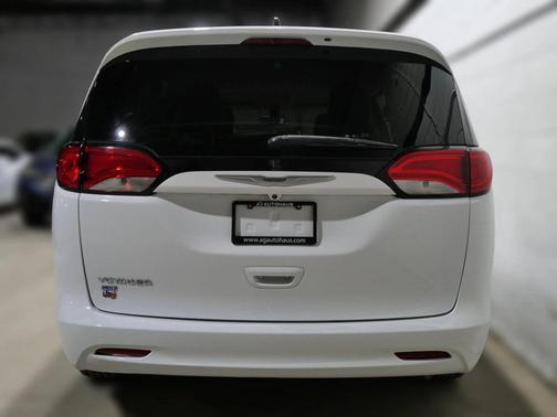 2021 Chrysler Voyager LXI