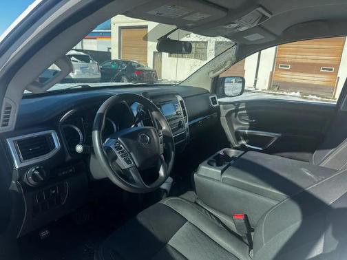 2017 Nissan Titan SV