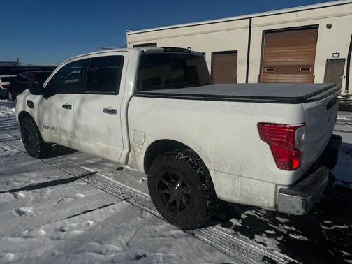 2017 Nissan Titan SV