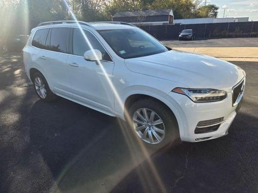 2018 Volvo XC90 T6 Momentum