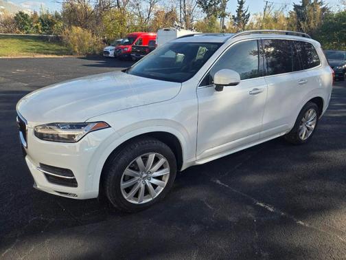 2018 Volvo XC90 T6 Momentum