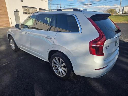 2018 Volvo XC90 T6 Momentum