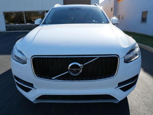 2018 Volvo XC90 T6 Momentum