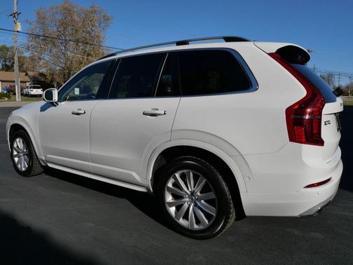 2018 Volvo XC90 T6 Momentum