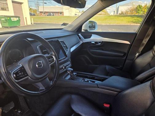 2018 Volvo XC90 T6 Momentum