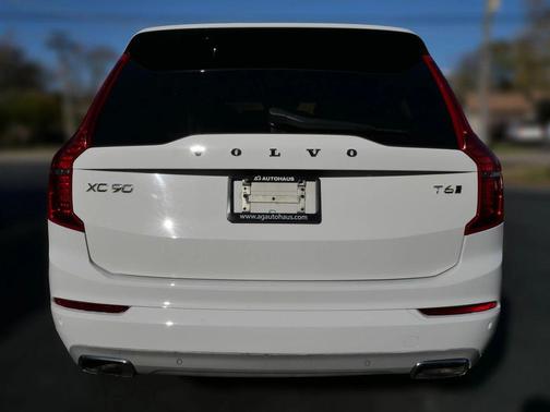 2018 Volvo XC90 T6 Momentum