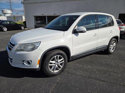 White 2011 Volkswagen Tiguan S
