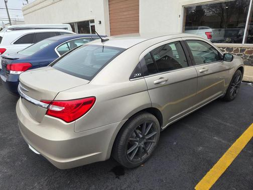 2013 Chrysler 200 Touring