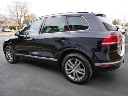 2016 Volkswagen Touareg VR6 Lux
