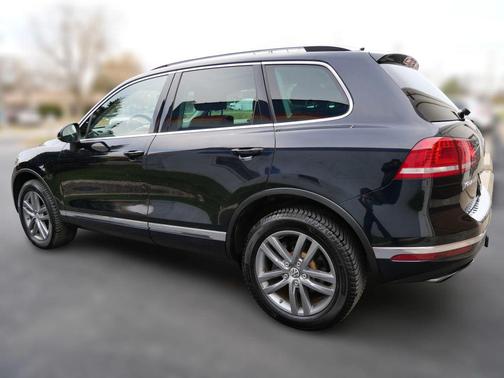 2016 Volkswagen Touareg VR6 Lux