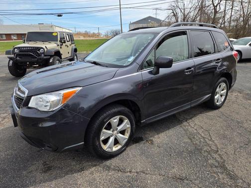 Gray 2015 Subaru Forester 2.5i Premium