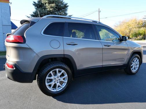 2016 Jeep Cherokee Sport