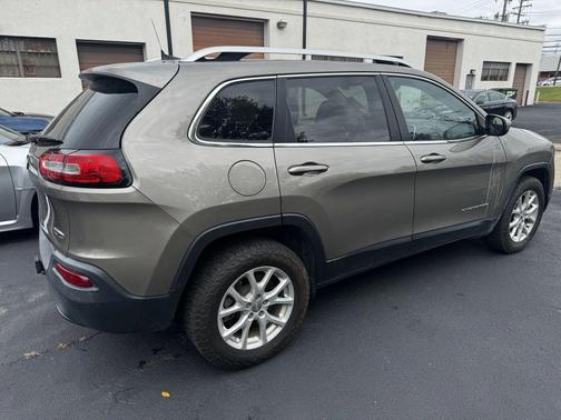 2016 Jeep Cherokee Sport