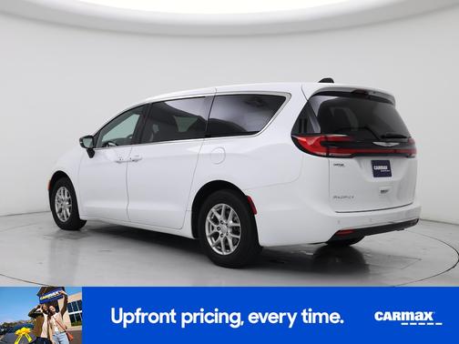 White 2025 Chrysler Pacifica Select