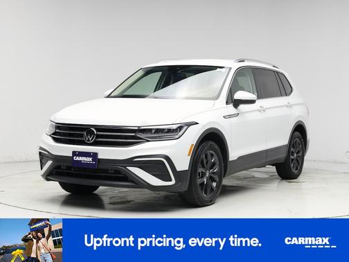 White 2024 Volkswagen Tiguan SE