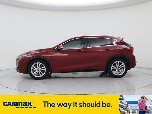 2017 INFINITI QX30 Premium