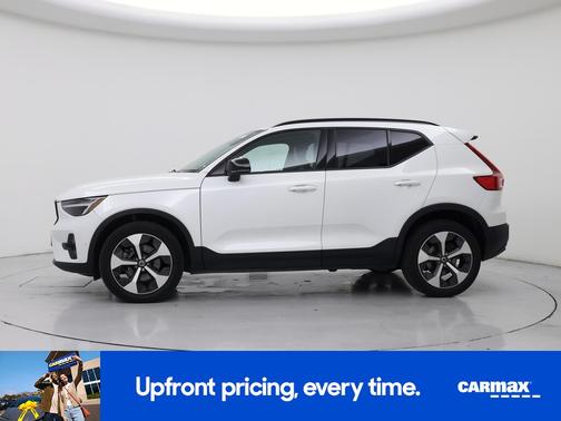 White 2023 Volvo XC40 B5 Core