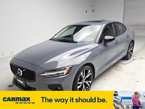 2024 Volvo S60 B5 Plus Dark Theme