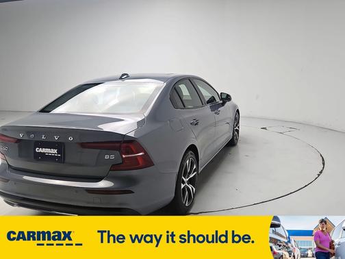 2024 Volvo S60 B5 Plus Dark Theme