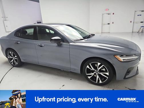 2024 Volvo S60 B5 Plus Dark Theme