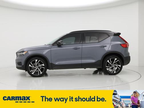 2022 Volvo XC40 T4 R-Design