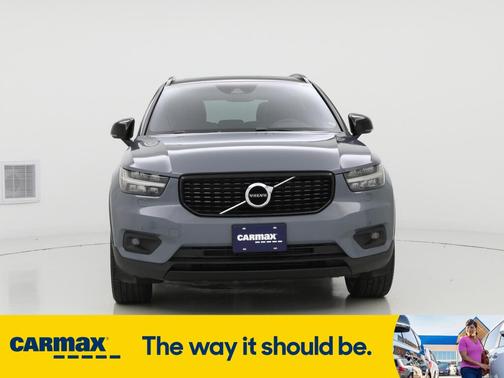 2022 Volvo XC40 T4 R-Design