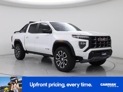 White 2024 GMC Canyon AT4