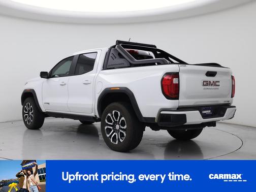 White 2024 GMC Canyon AT4