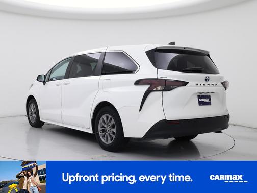 2023 Toyota Sienna LE