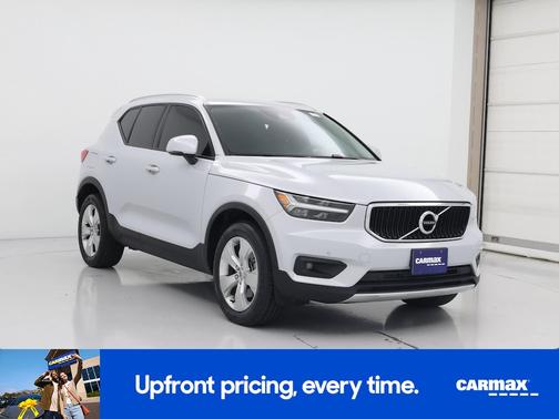 2022 Volvo XC40 T5 Momentum