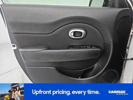 White 2015 Kia Soul