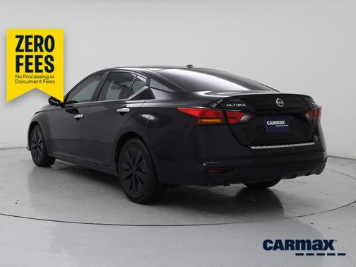 Black 2022 Nissan Altima SV