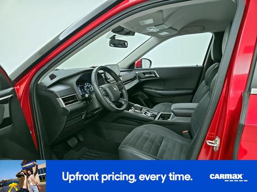 Red 2023 Mitsubishi Outlander SE