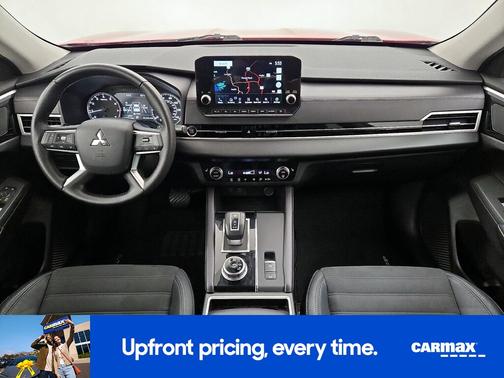 Red 2023 Mitsubishi Outlander SE