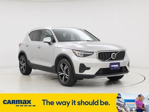 2025 Volvo XC40 B5 Core Bright Theme