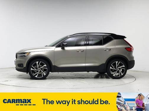 2022 Volvo XC40 T5 R-Design