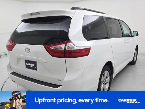 2017 Toyota Sienna LE