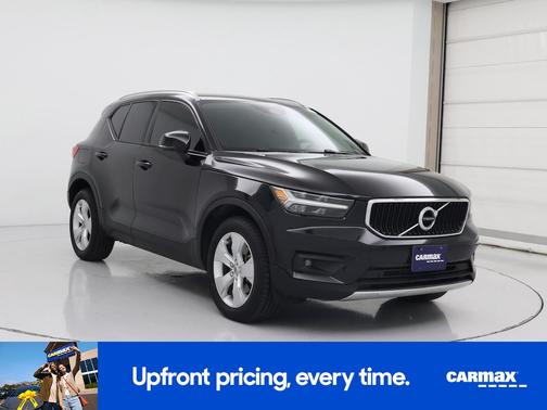 2022 Volvo XC40 T5 Momentum