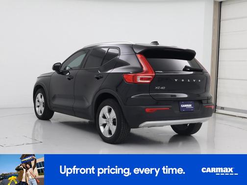 2022 Volvo XC40 T5 Momentum