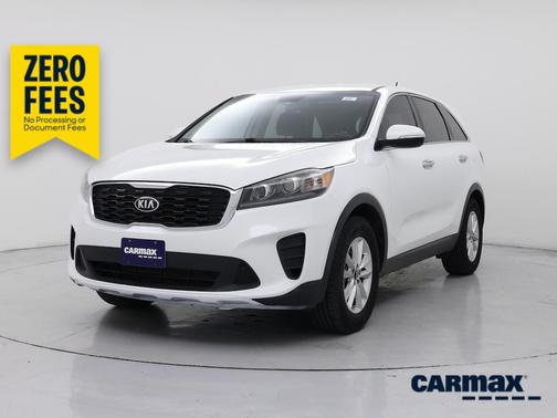 White 2019 Kia Sorento LX