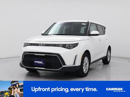White 2025 Kia Soul EX
