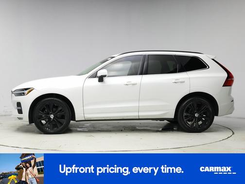 White 2022 Volvo XC60 B5 Momentum