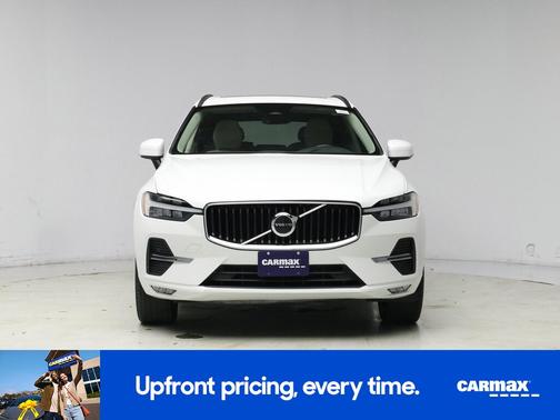 White 2022 Volvo XC60 B5 Momentum