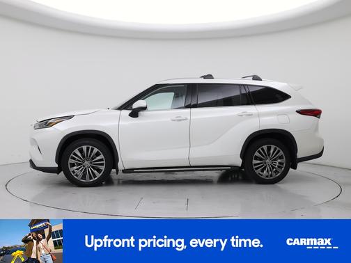 White 2021 Toyota Highlander Platinum
