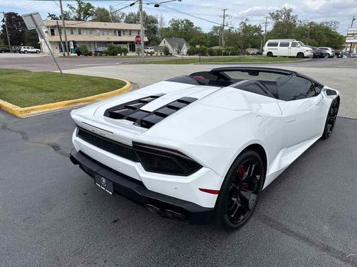 Bianco Monocerus 2019 Lamborghini Huracan LP580-2S