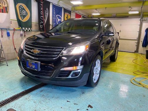 Mosaic Black Metallic 2016 Chevrolet Traverse 1LT