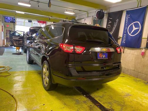 Mosaic Black Metallic 2016 Chevrolet Traverse 1LT