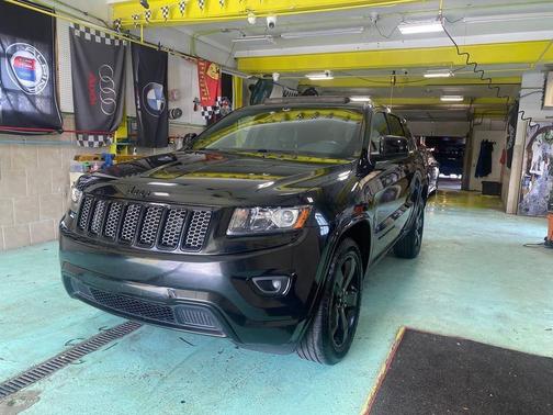 Brilliant Black Crystal Pearlcoat 2014 Jeep Grand Cherokee Altitude